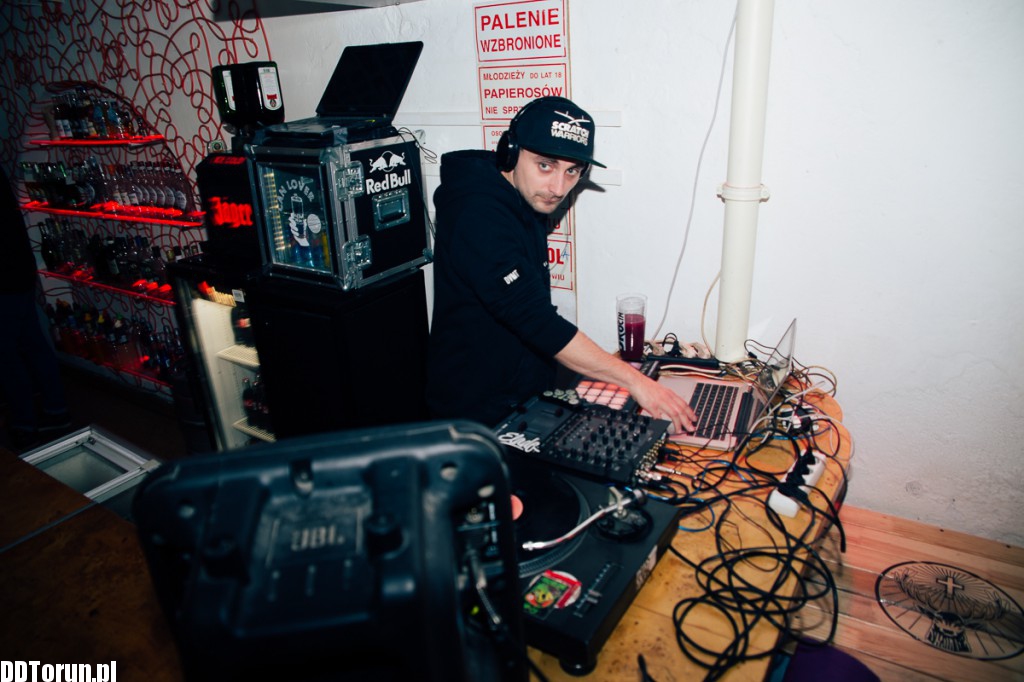 Piątkowa imprezowa noc w NRD