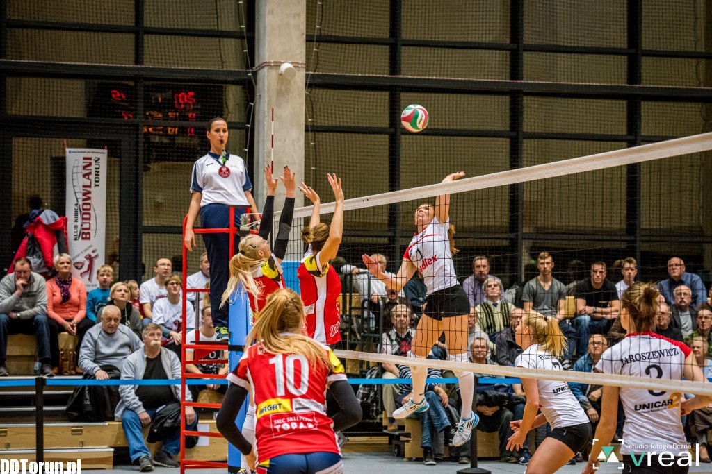 Budowlani Toruń pokonują Nike Węgrów