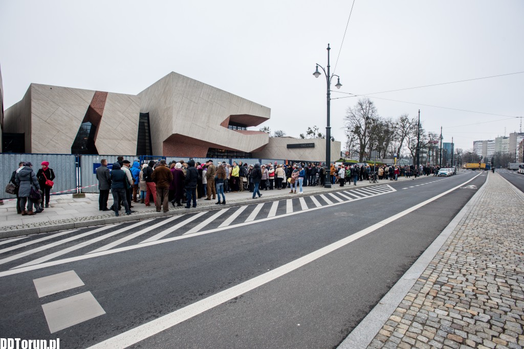 Długa kolejka przed CKK Jordanki