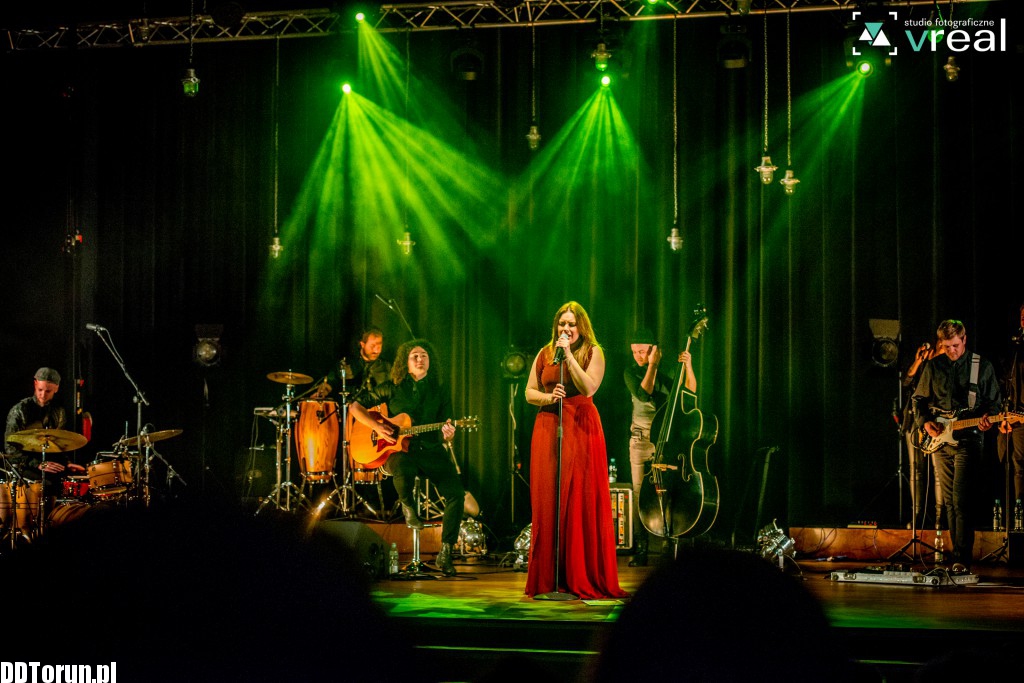 Akustyczny koncert Ewy Farnej