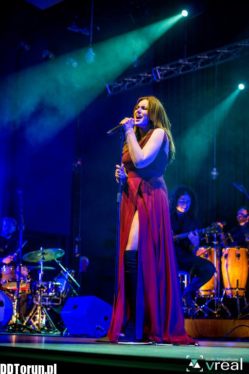 Akustyczny koncert Ewy Farnej