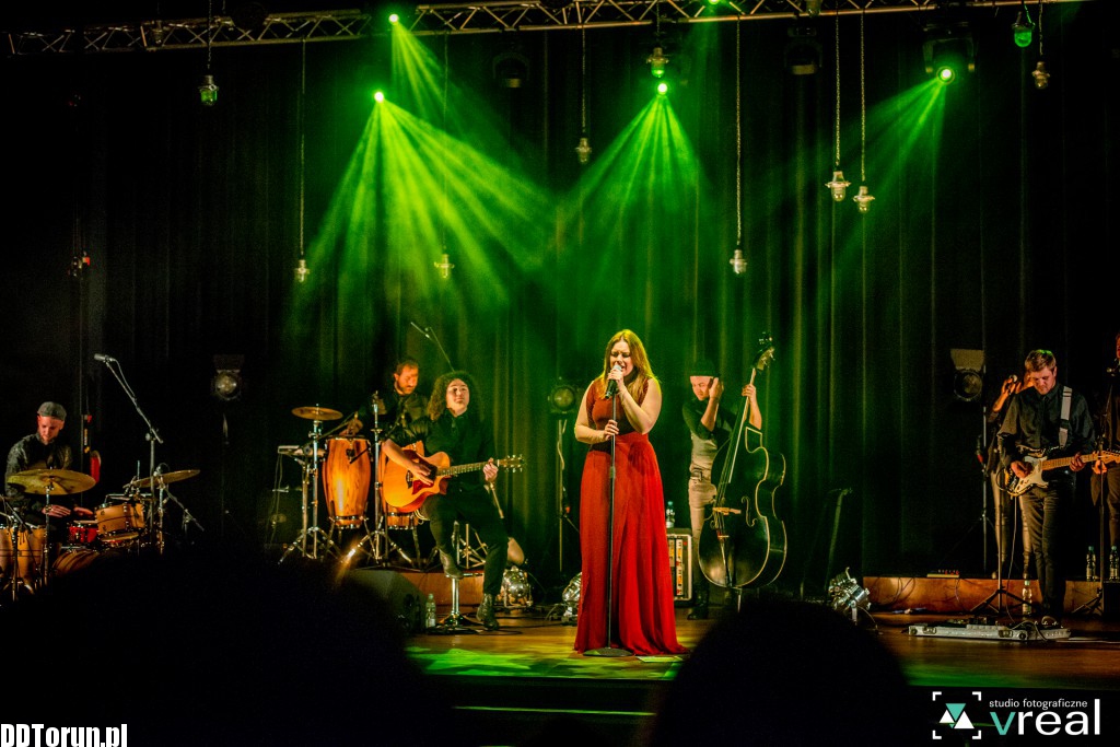 Akustyczny koncert Ewy Farnej