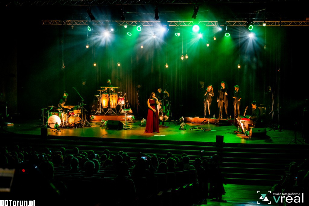 Akustyczny koncert Ewy Farnej