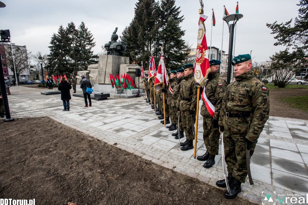 Uroczyste odsłonięcie pomnika