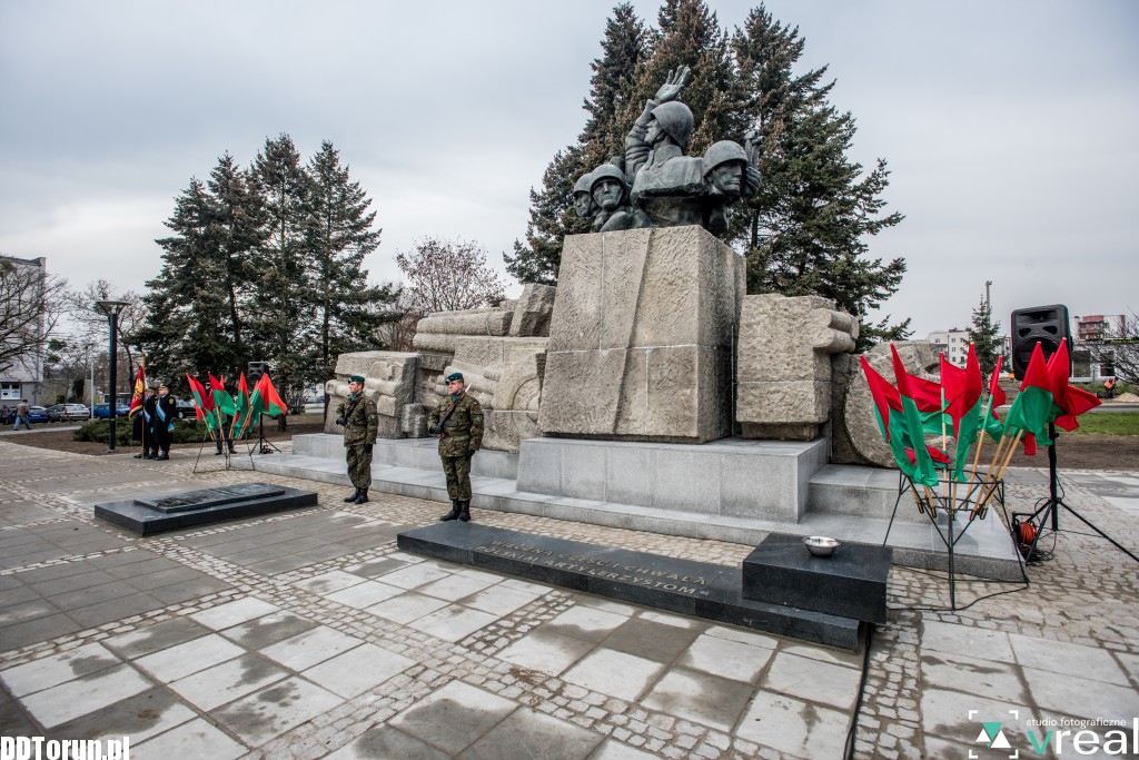 Uroczyste odsłonięcie pomnika