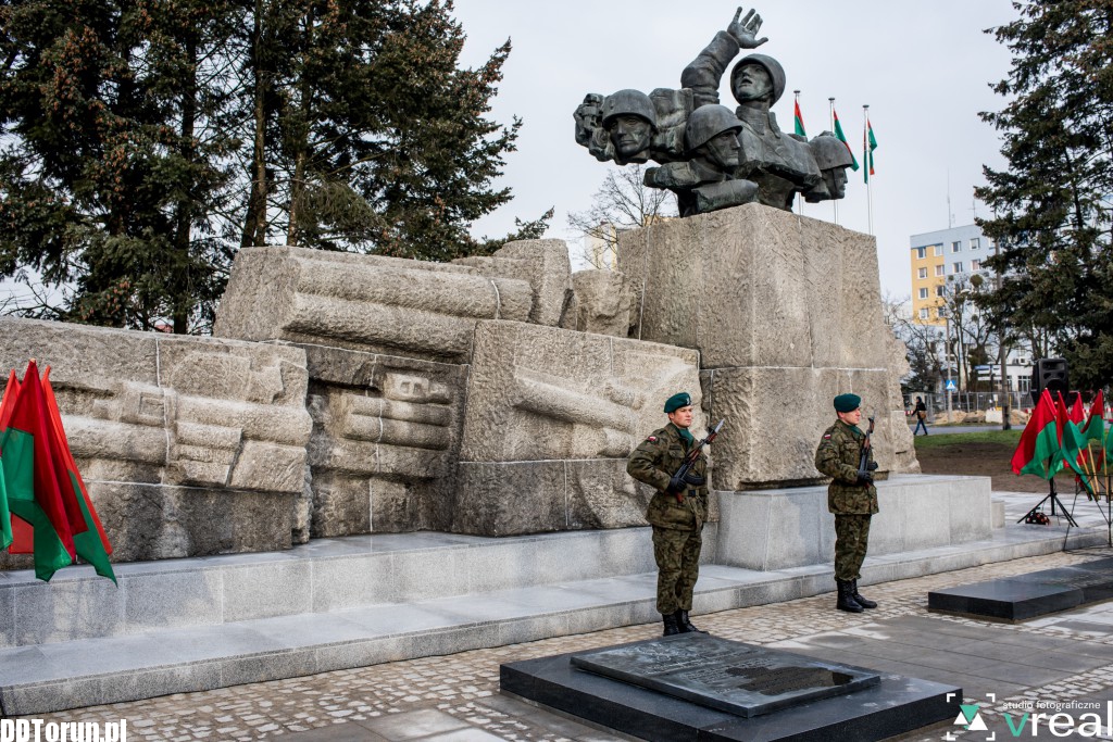 Uroczyste odsłonięcie pomnika