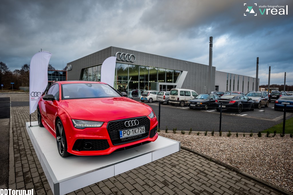 Drzwi otwarte w salonie Audi