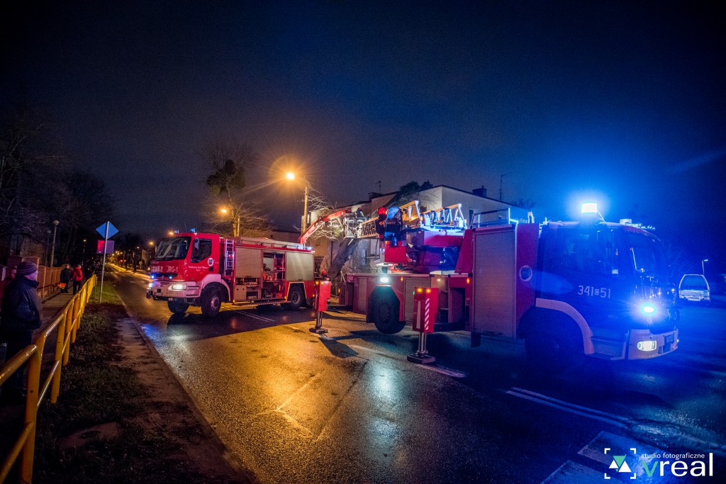 Silny wiatr przewracał drzewa