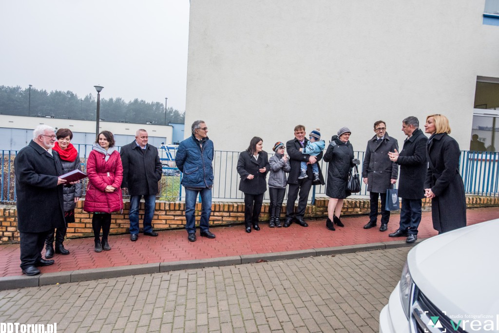 Przekazanie auta dla rodzinnego domu dziecka