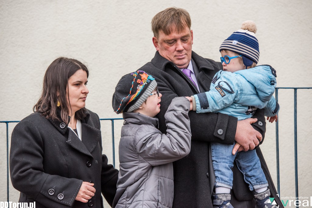 Przekazanie auta dla rodzinnego domu dziecka