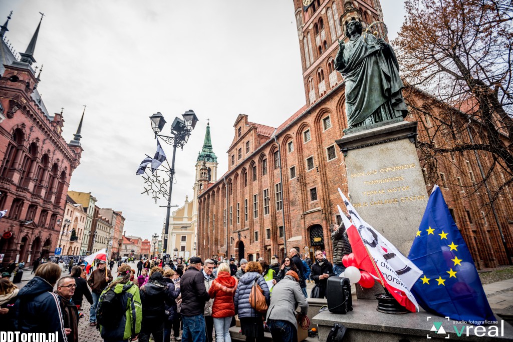 Protest KOD na Rynku Staromiejskim