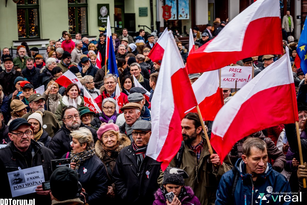 Protest KOD na Rynku Staromiejskim