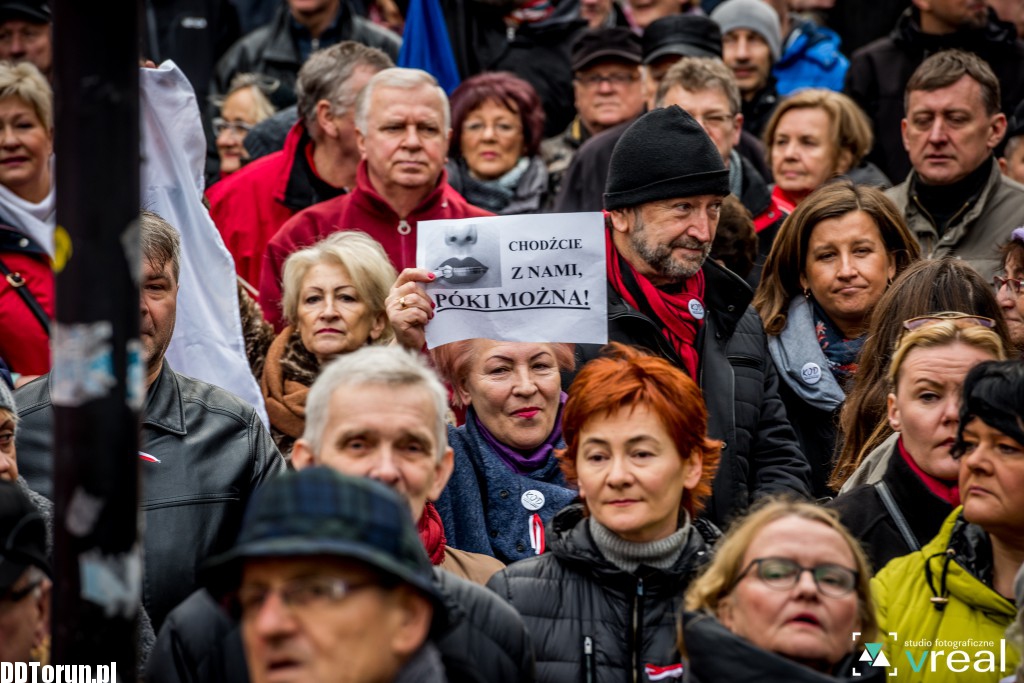 Protest KOD na Rynku Staromiejskim