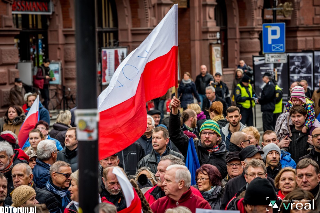 Protest KOD na Rynku Staromiejskim