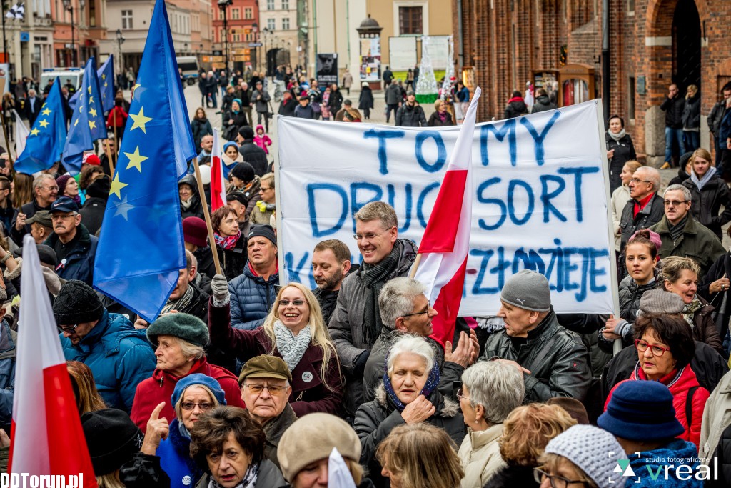 Protest KOD na Rynku Staromiejskim