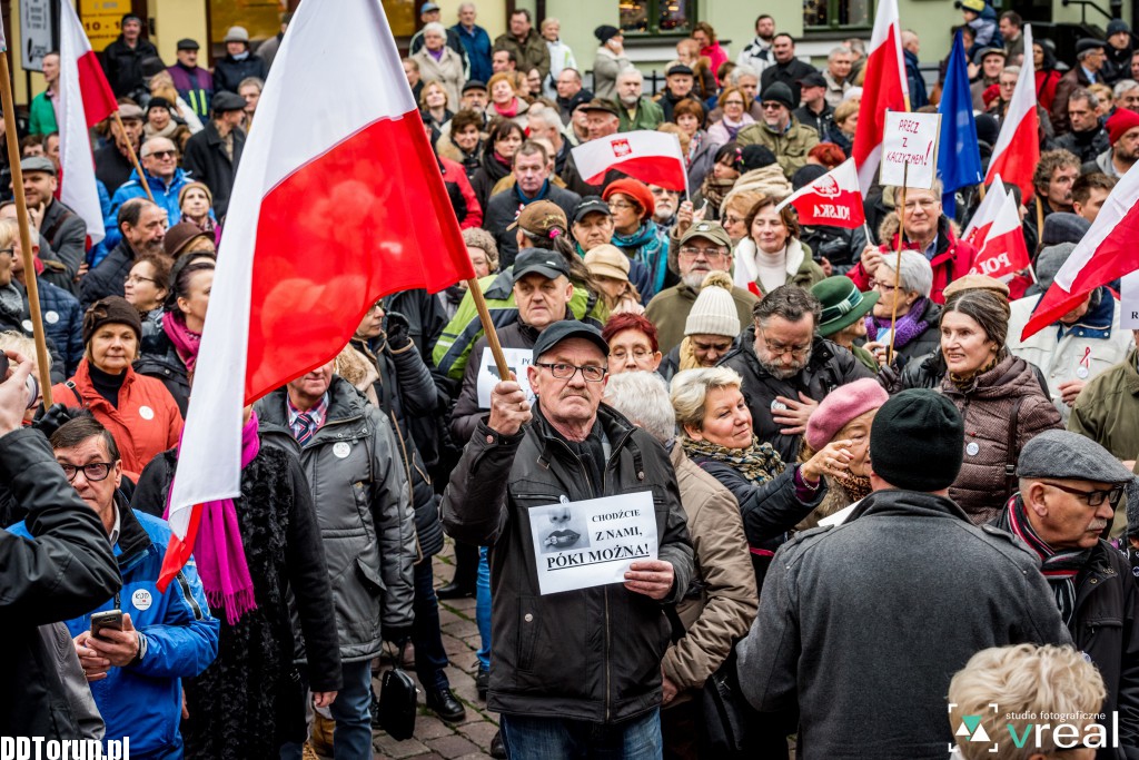 Protest KOD na Rynku Staromiejskim