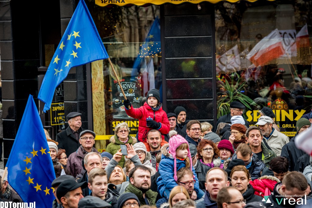 Protest KOD na Rynku Staromiejskim