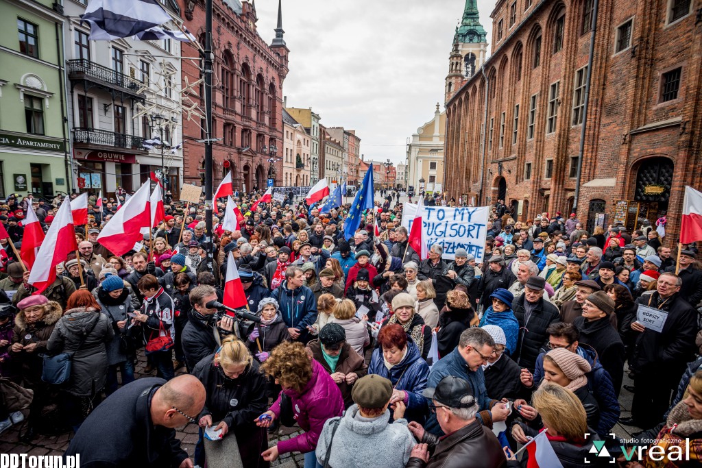 Protest KOD na Rynku Staromiejskim