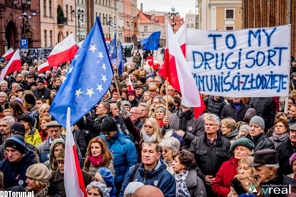 Protest KOD na Rynku Staromiejskim