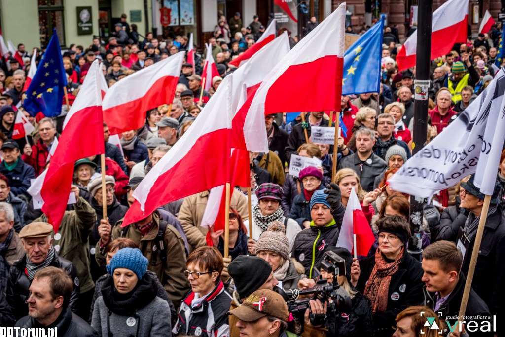 Protest KOD na Rynku Staromiejskim