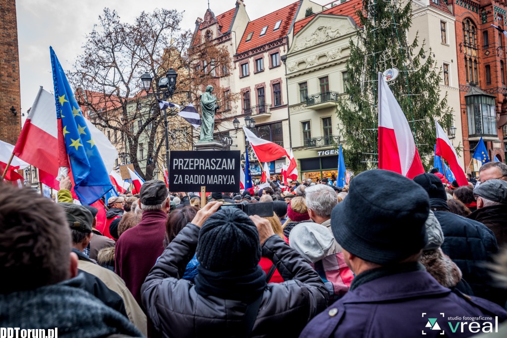 Protest KOD na Rynku Staromiejskim