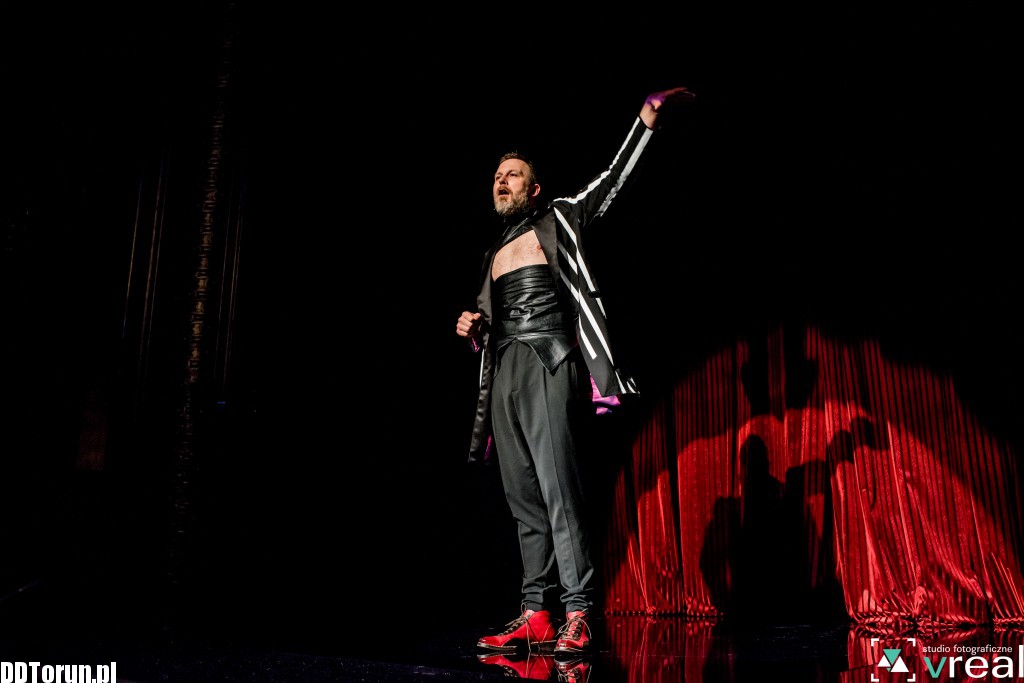Nieskończona historia w Teatrze Horzycy