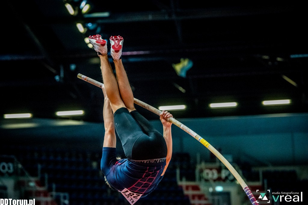 Zawody lekkoatletyczne w hali