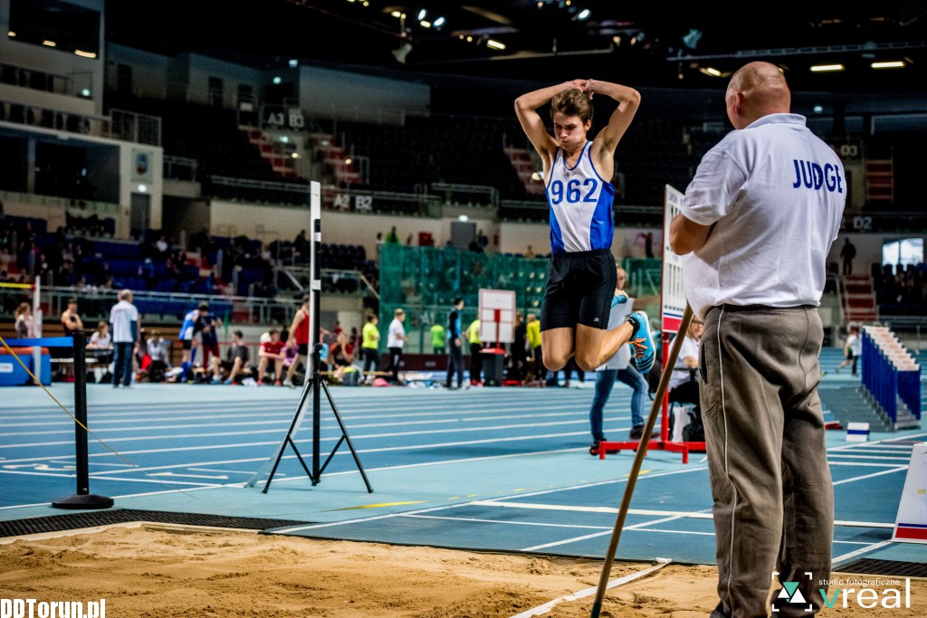 Zawody lekkoatletyczne w hali