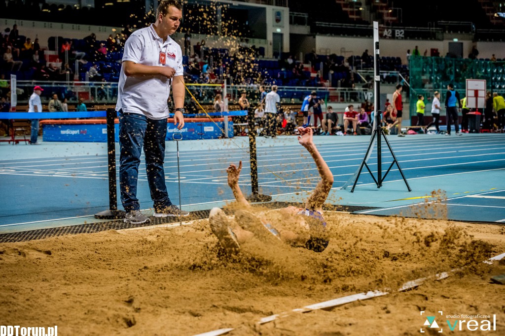 Zawody lekkoatletyczne w hali