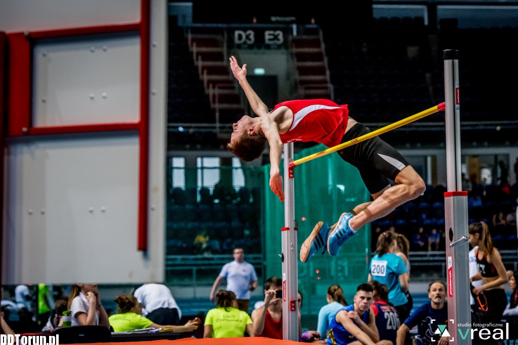 Zawody lekkoatletyczne w hali