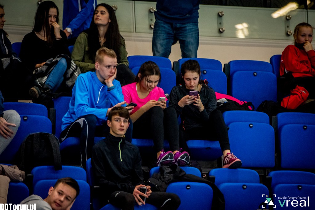 Zawody lekkoatletyczne w hali