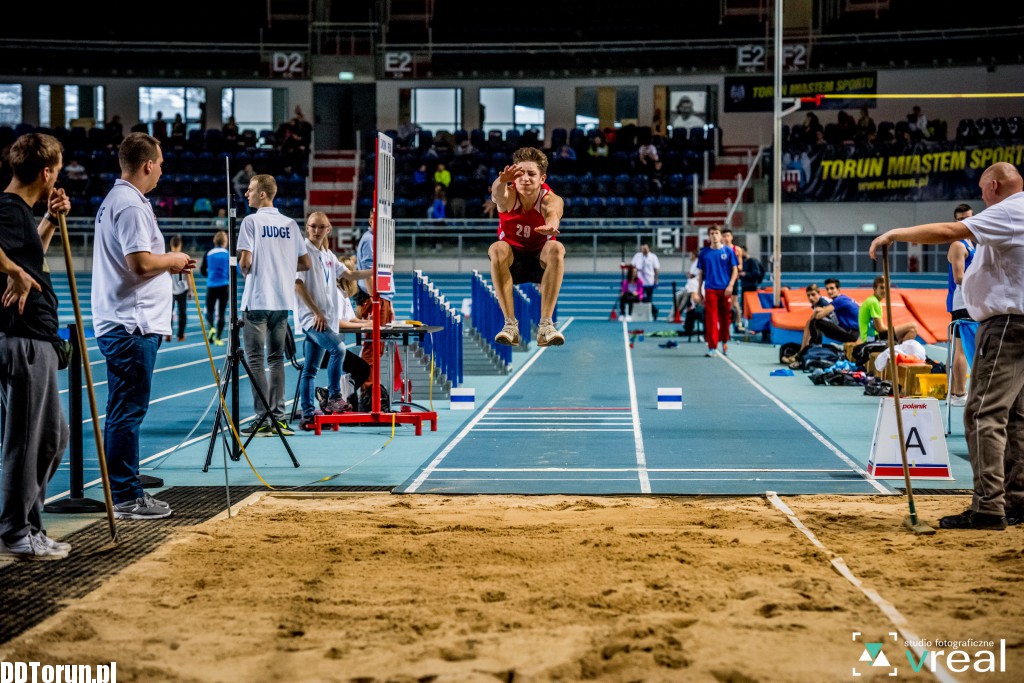 Zawody lekkoatletyczne w hali