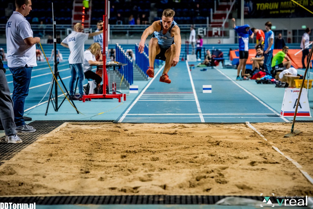 Zawody lekkoatletyczne w hali