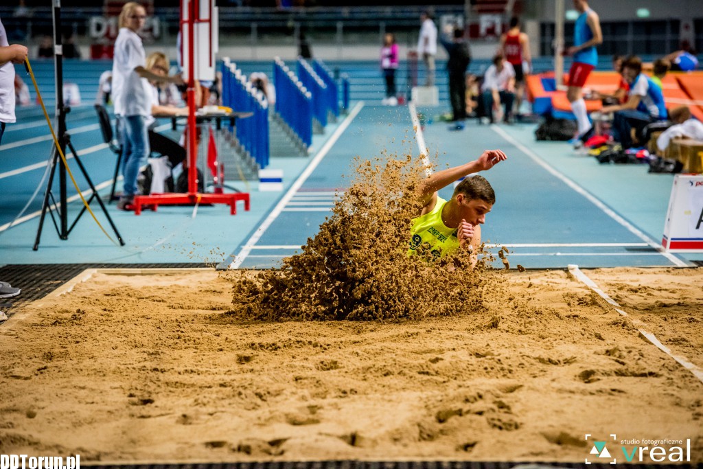 Zawody lekkoatletyczne w hali