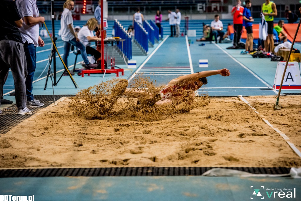 Zawody lekkoatletyczne w hali