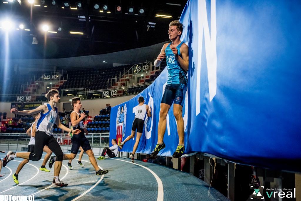 Zawody lekkoatletyczne w hali