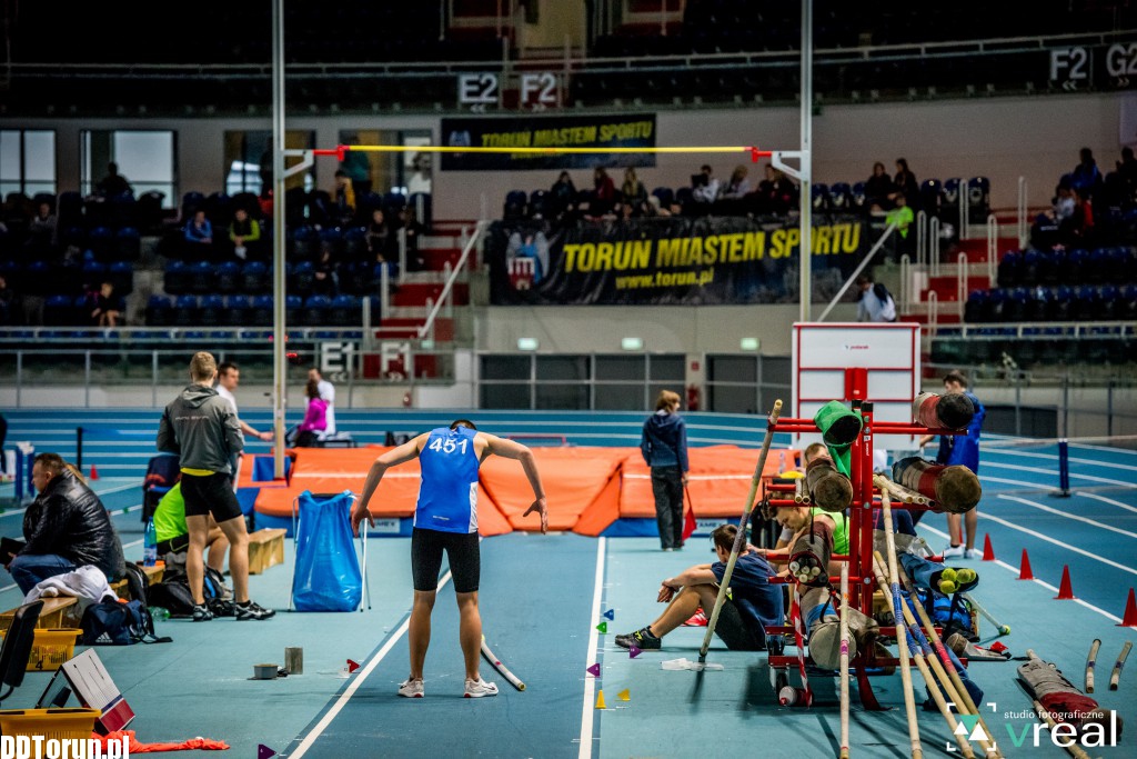 Zawody lekkoatletyczne w hali
