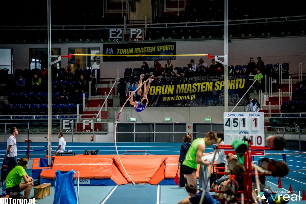 Zawody lekkoatletyczne w hali