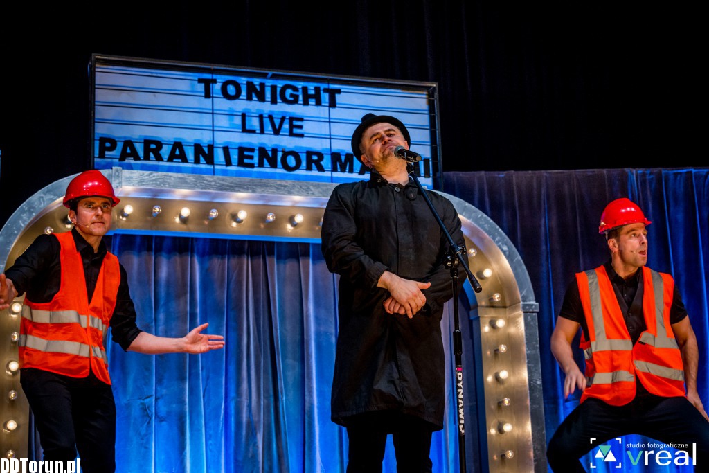 Kabaret Paranienormalni w auli UMK
