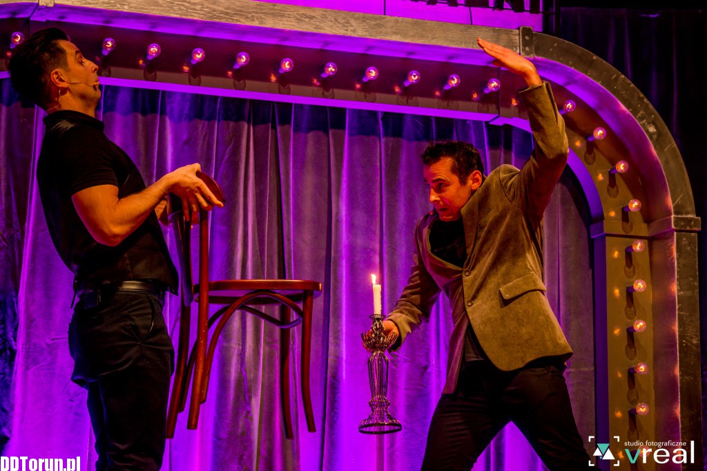Kabaret Paranienormalni w auli UMK