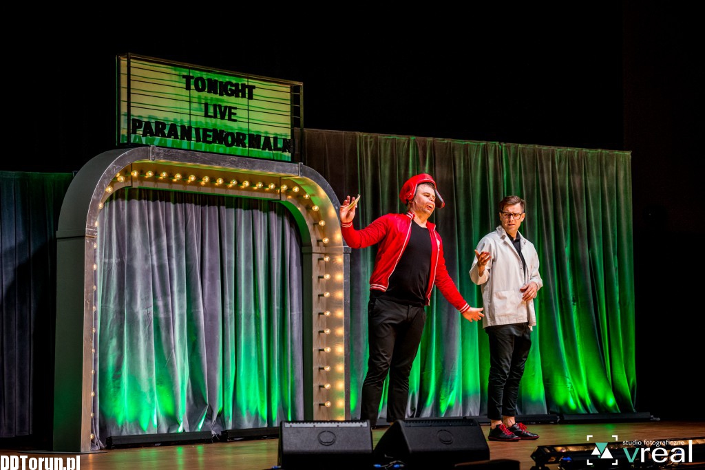 Kabaret Paranienormalni w auli UMK