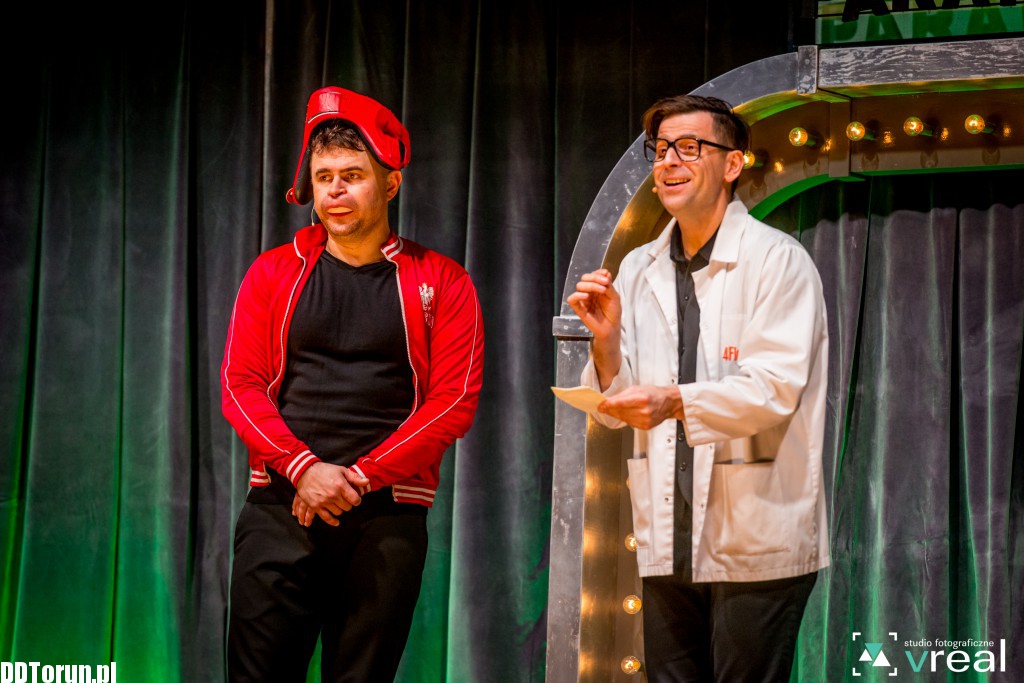 Kabaret Paranienormalni w auli UMK