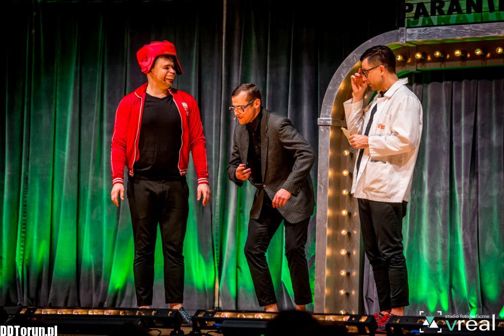 Kabaret Paranienormalni w auli UMK