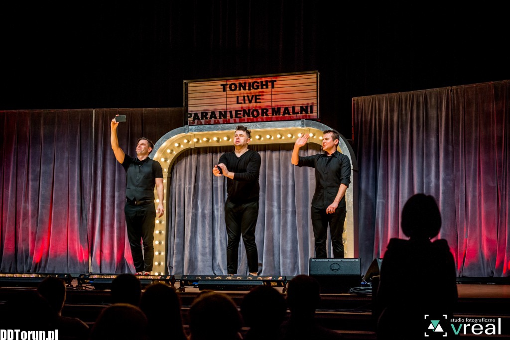 Kabaret Paranienormalni w auli UMK