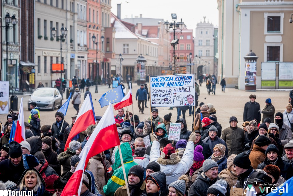 Manifestacja KOD w Toruniu