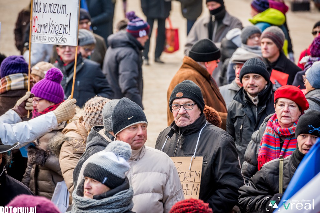 Manifestacja KOD w Toruniu