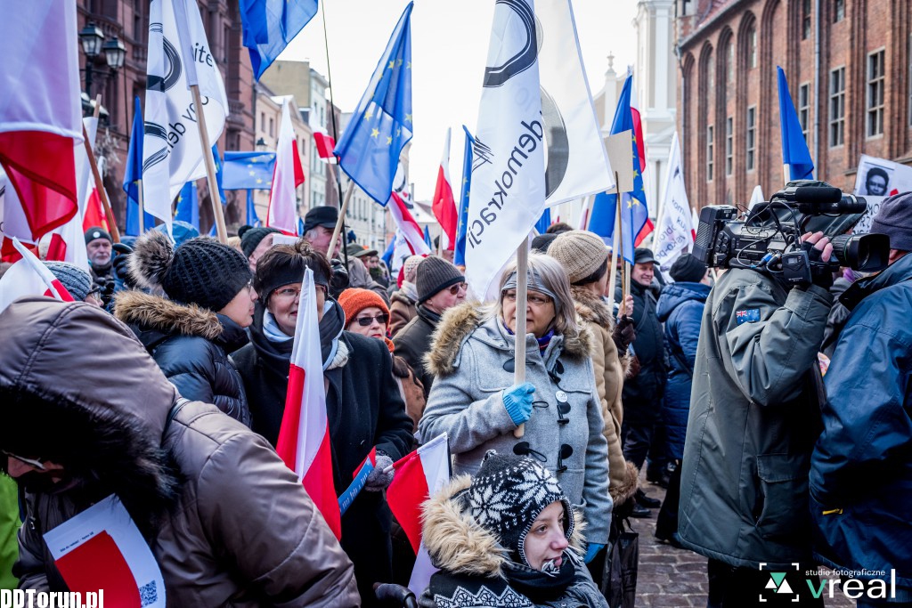 Manifestacja KOD w Toruniu