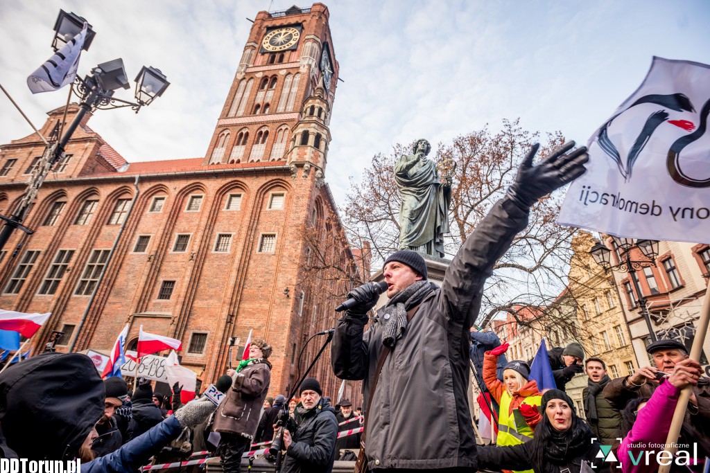 Manifestacja KOD w Toruniu