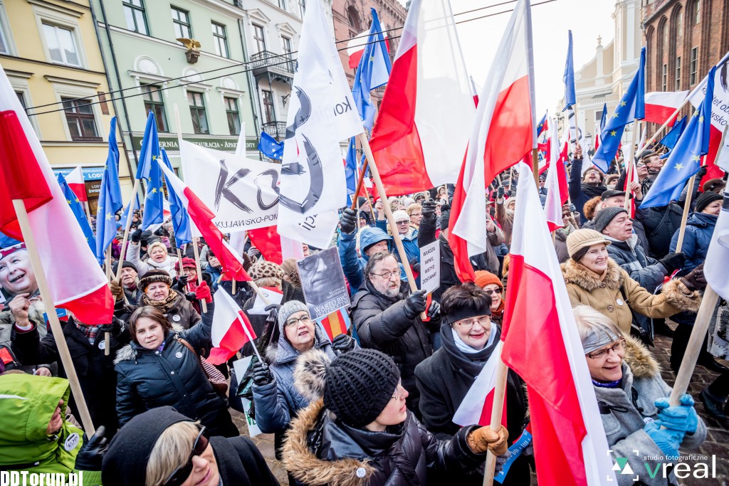 Manifestacja KOD w Toruniu