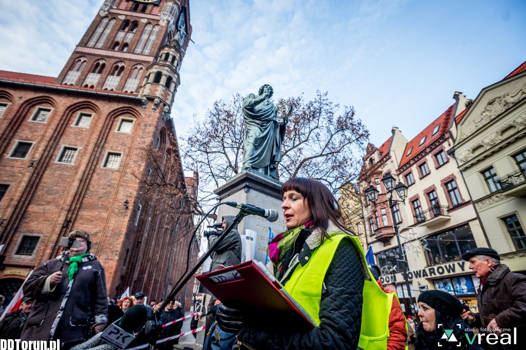 Manifestacja KOD w Toruniu